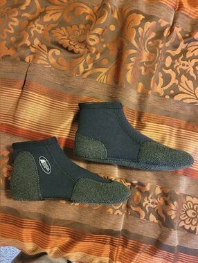 MEC Neoprene Beach Booties Women's Size 7